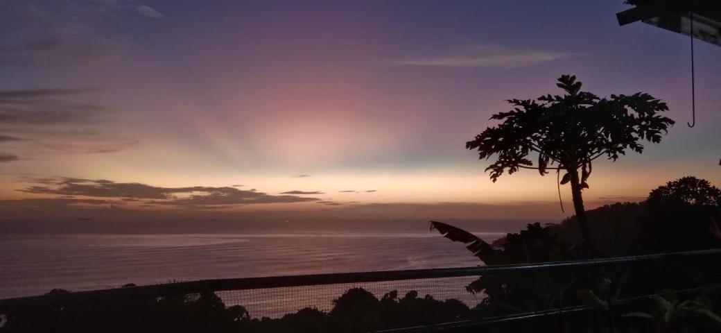 The View Padang, Amazing View, 8 Mins Mentawai Fast Ferry, Cold Beer,Close To Restaurants Padang (Sumatra) Exterior foto