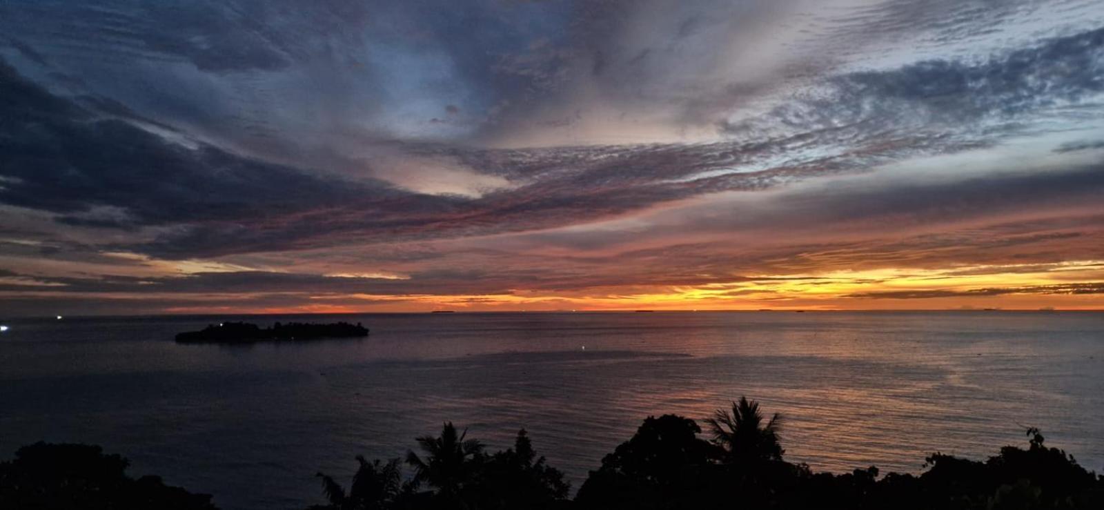 The View Padang, Amazing View, 8 Mins Mentawai Fast Ferry, Cold Beer,Close To Restaurants Padang (Sumatra) Exterior foto