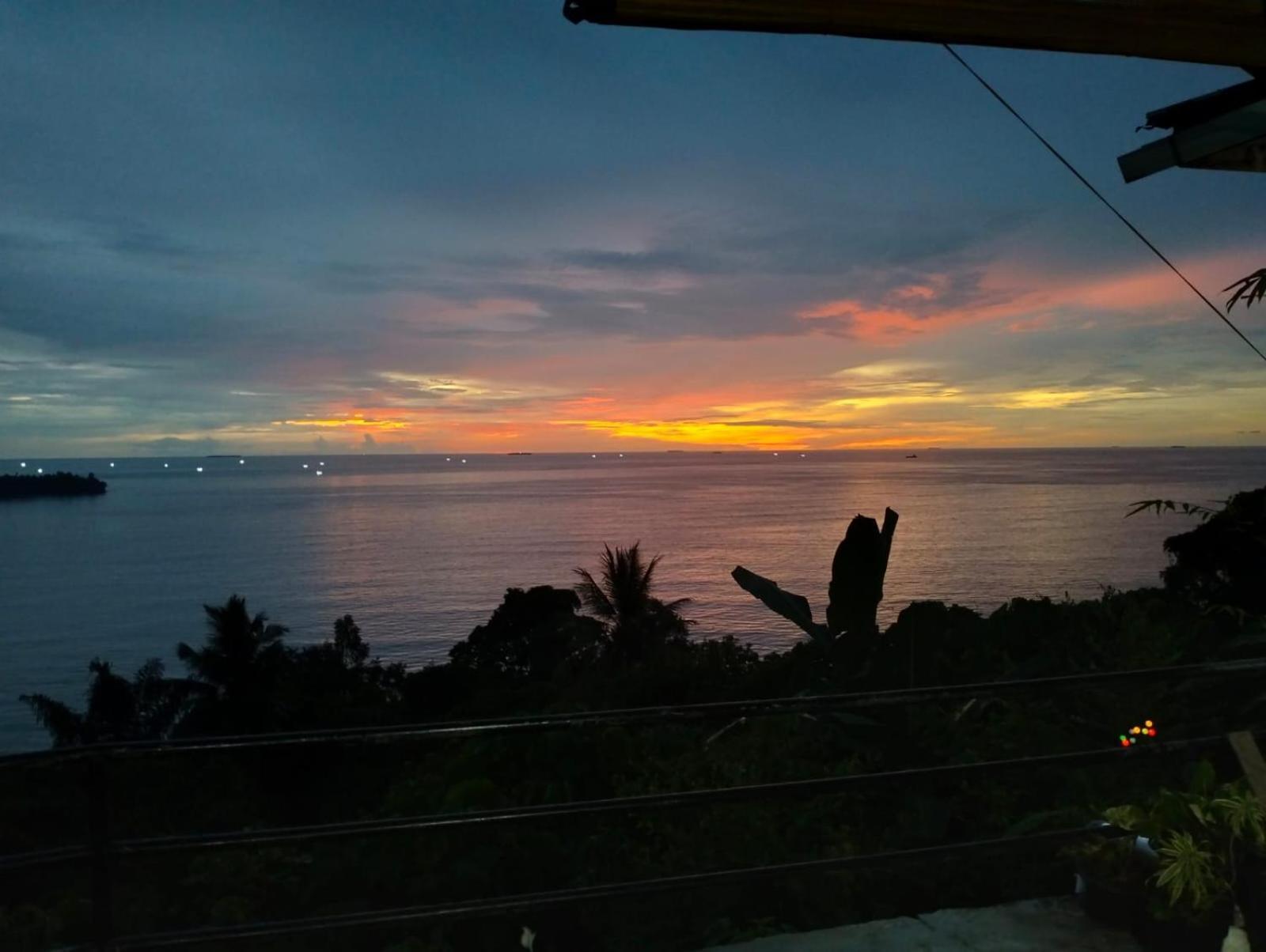 The View Padang, Amazing View, 8 Mins Mentawai Fast Ferry, Cold Beer,Close To Restaurants Padang (Sumatra) Exterior foto